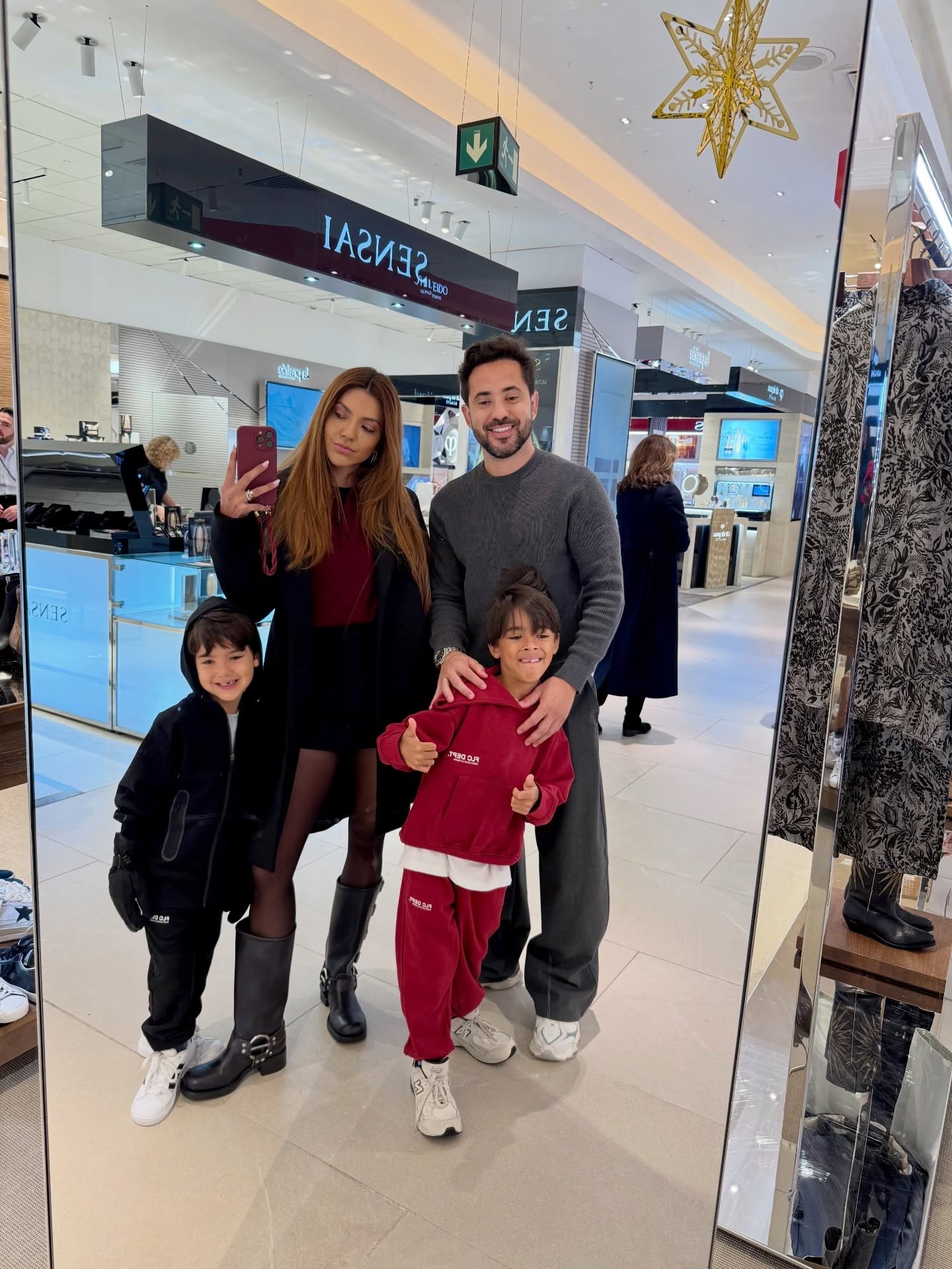 Após câncer na tireoide, Everton Ribeiro curte viagem por Madri com Marilia Nery e filhos