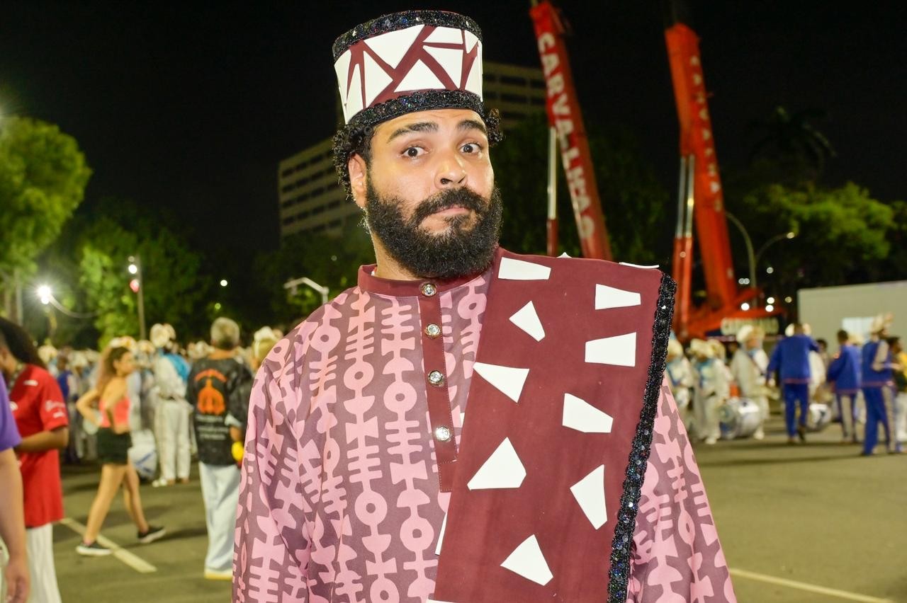 Paulo Vieira brinca sobre fotos sensuais na web: 'Eu milito pelo direito de biscoitar'