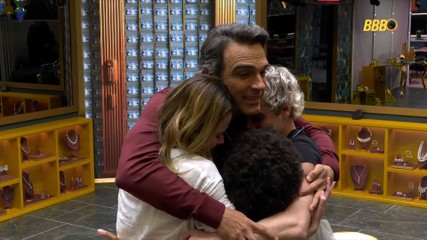 Tadeu Schmidt entra na casa do BBB 26, emociona Finalistas e faz tour