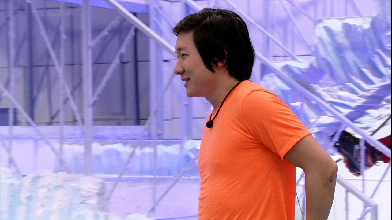 Pyong surge de roupa colorida e brothers comemoram | Gshow