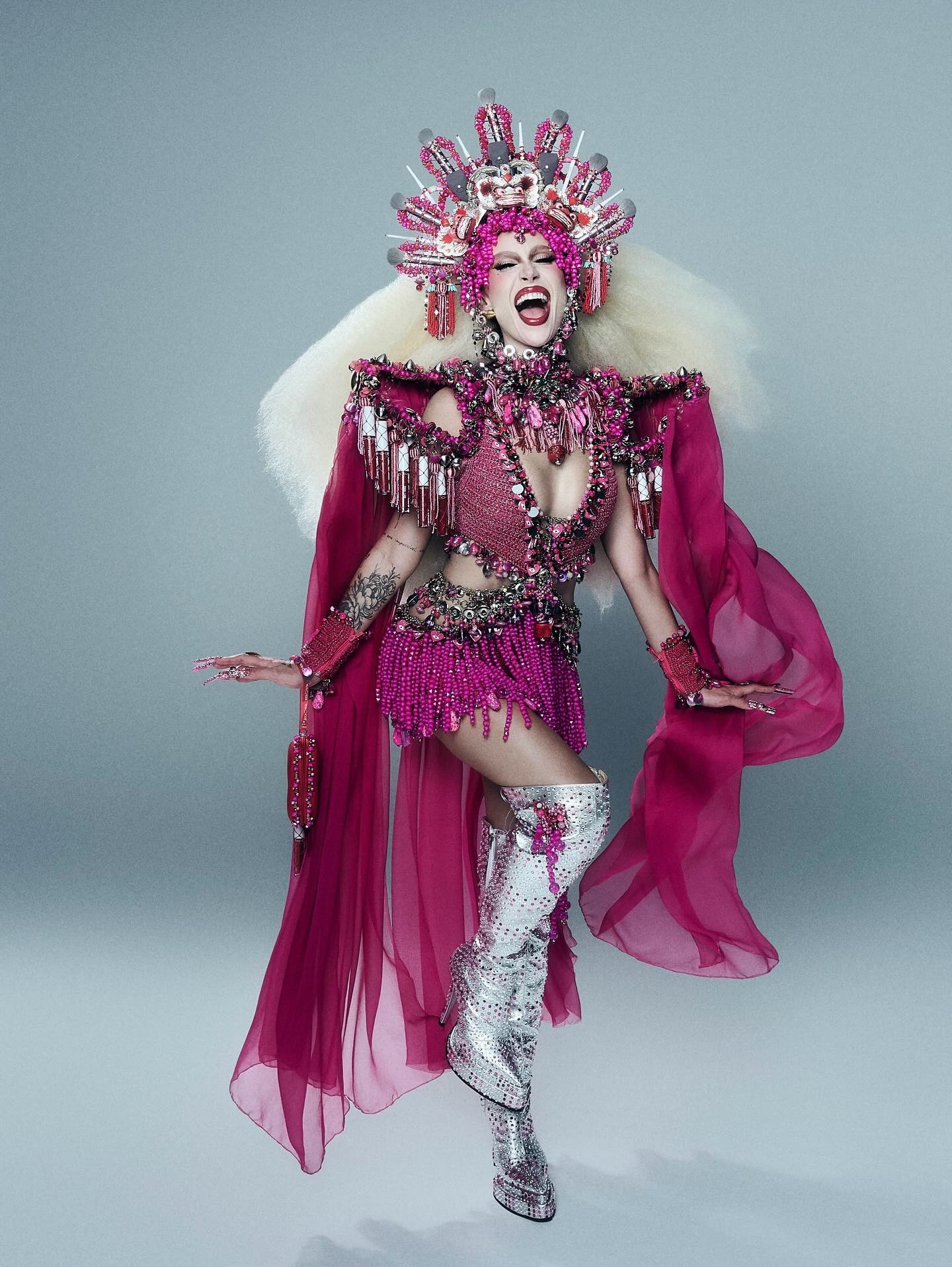 Famosos marcam presença em baile de Halloween em São Paulo