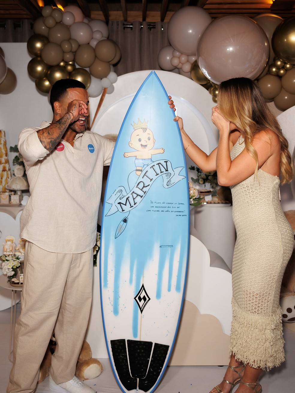 Com prancha de surf, Italo Ferreira revela sexo de seu primeiro filho — Foto: Instagram