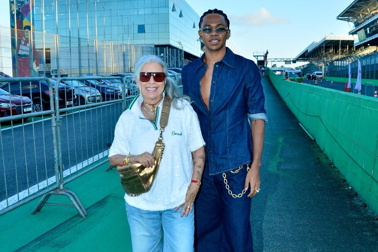 Astrid Fontenelle curte Lolla com o filho e altura do jovem chama atenção