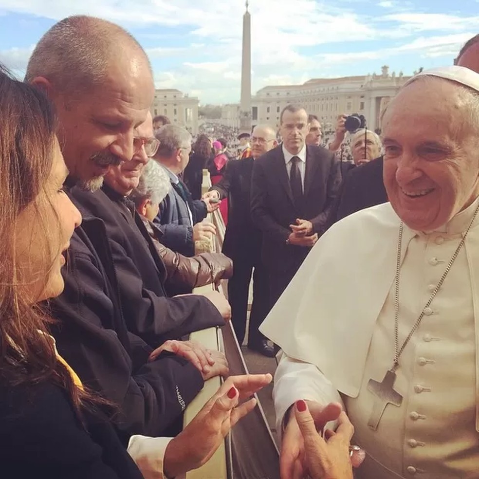 Fafá de Belém conhece o Papa — Foto: reprodução
