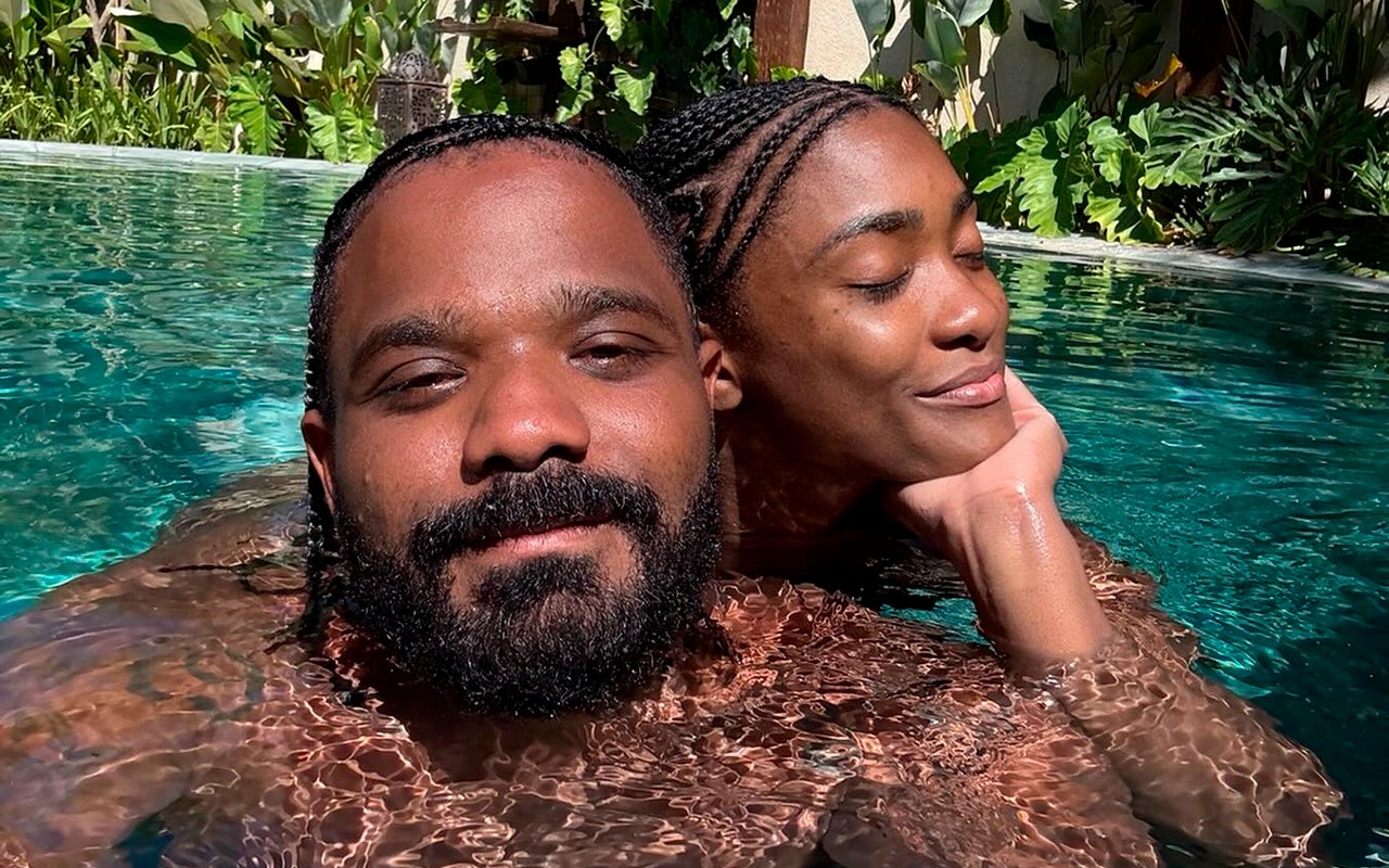 Arlindinho tem momento romântico com Erika Januza em piscina: 'Coração estava apertado de saudade'