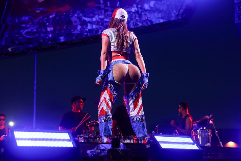 Anitta se apresenta em S&atilde;o Luis &mdash; Foto: brazil news
