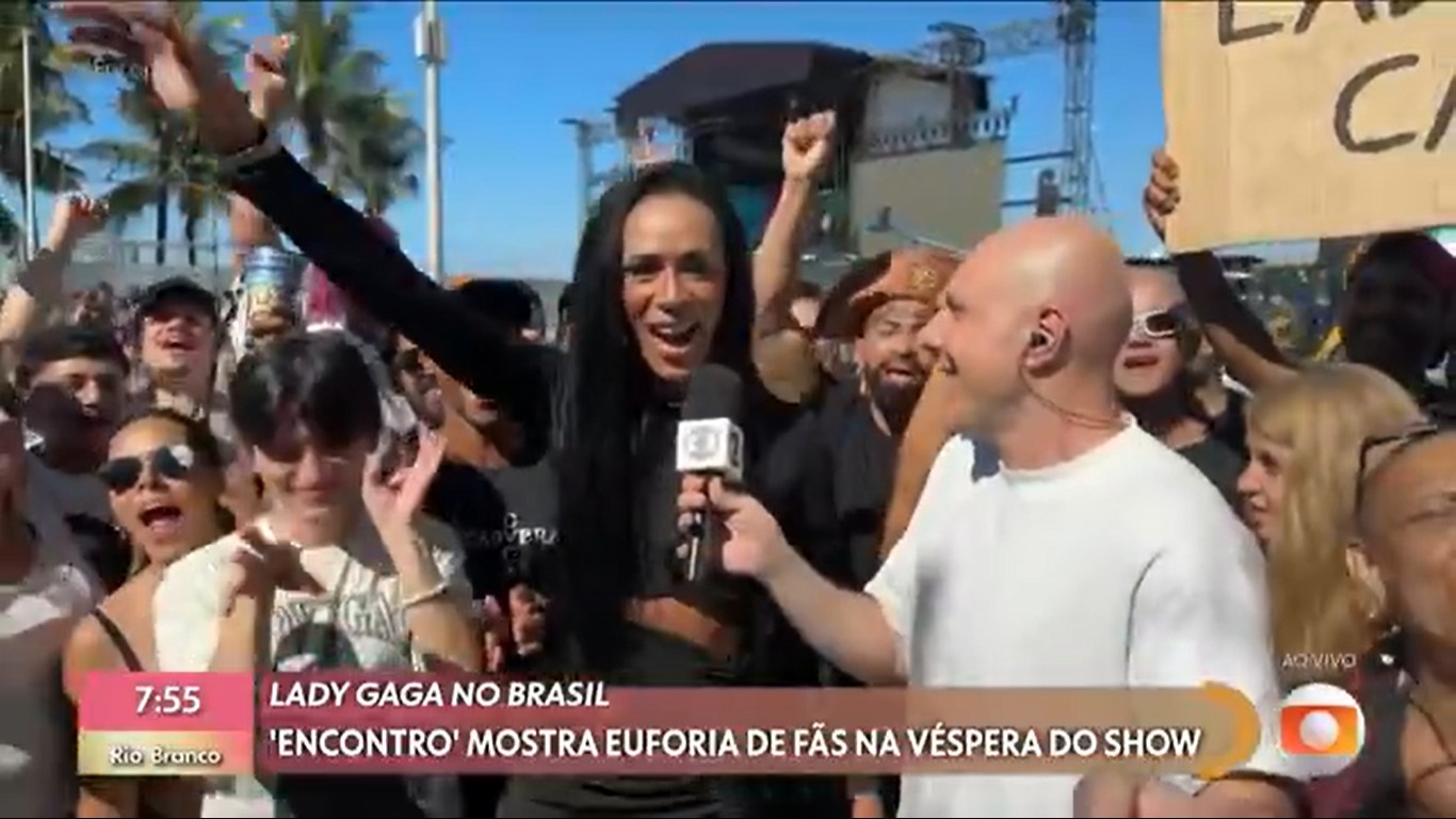 Fã de Lady Gaga mostra euforia na véspera do show e diverte com inglês 'desafinado'
