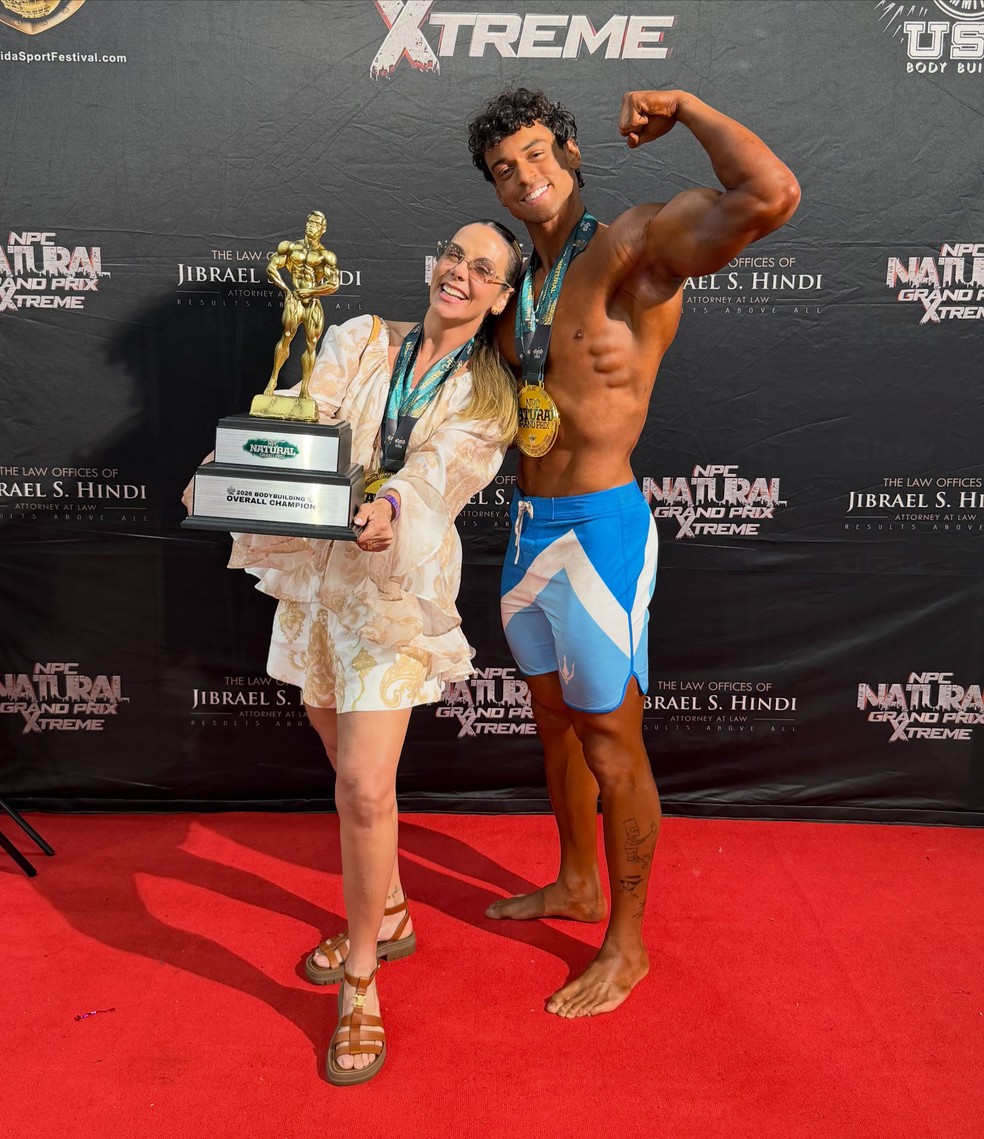 Após Victor Alexandre vencer campeonato de fisiculturismo, Carla Perez se derrete: 'Estou muito orgulhosa' — Foto: Reprodução/Instagram