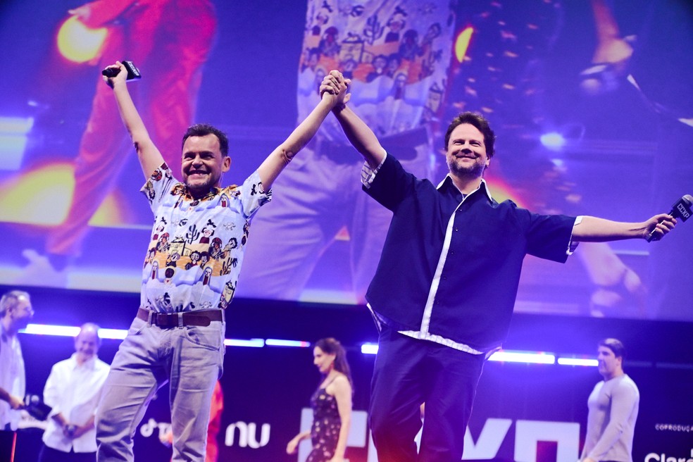 Selton Mello e Matheus Nachtergaele são ovacionados no painel do 'Auto da Compadecida 2' na CCXP 2024 — Foto: AgNews