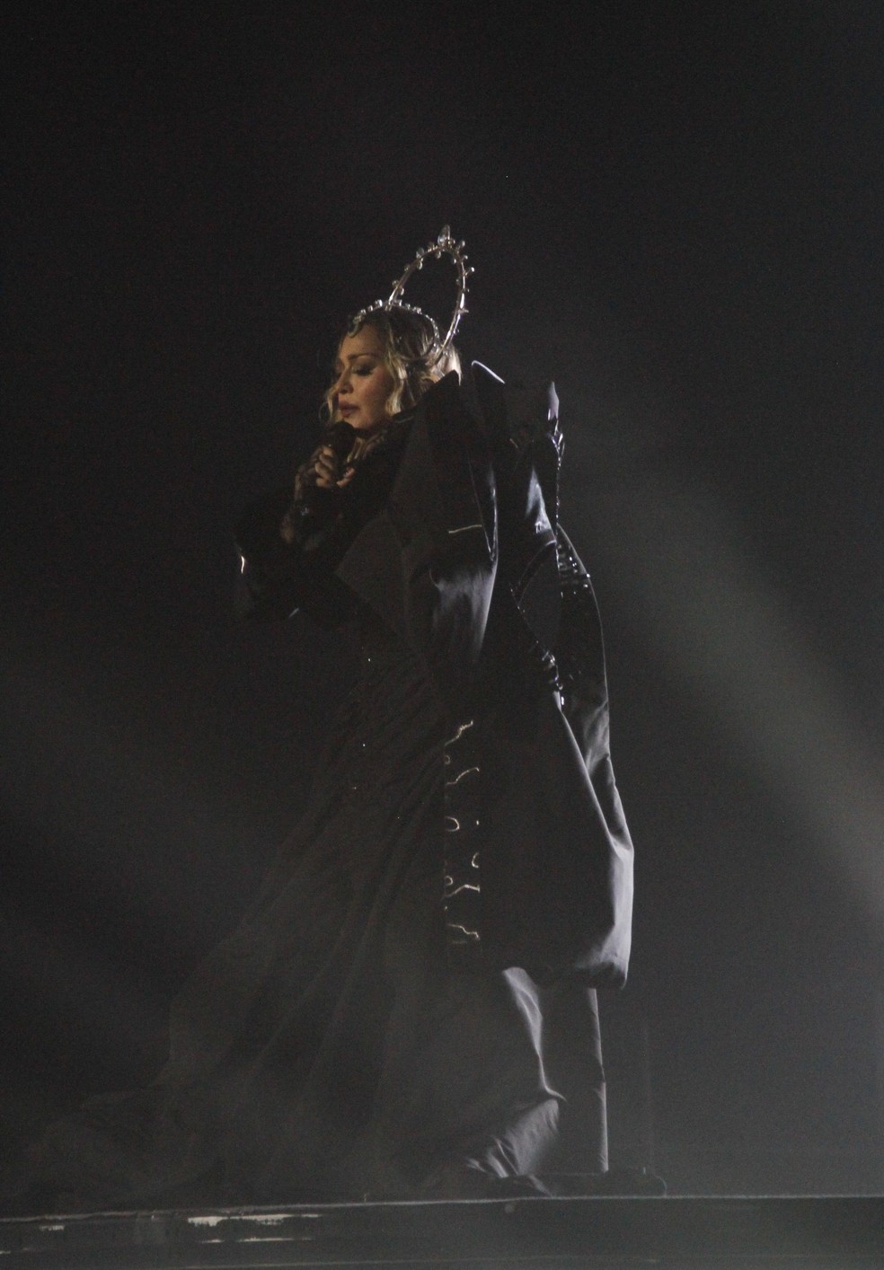Madonna aparece sem máscara em ensaio — Foto: Adão/ AgNews