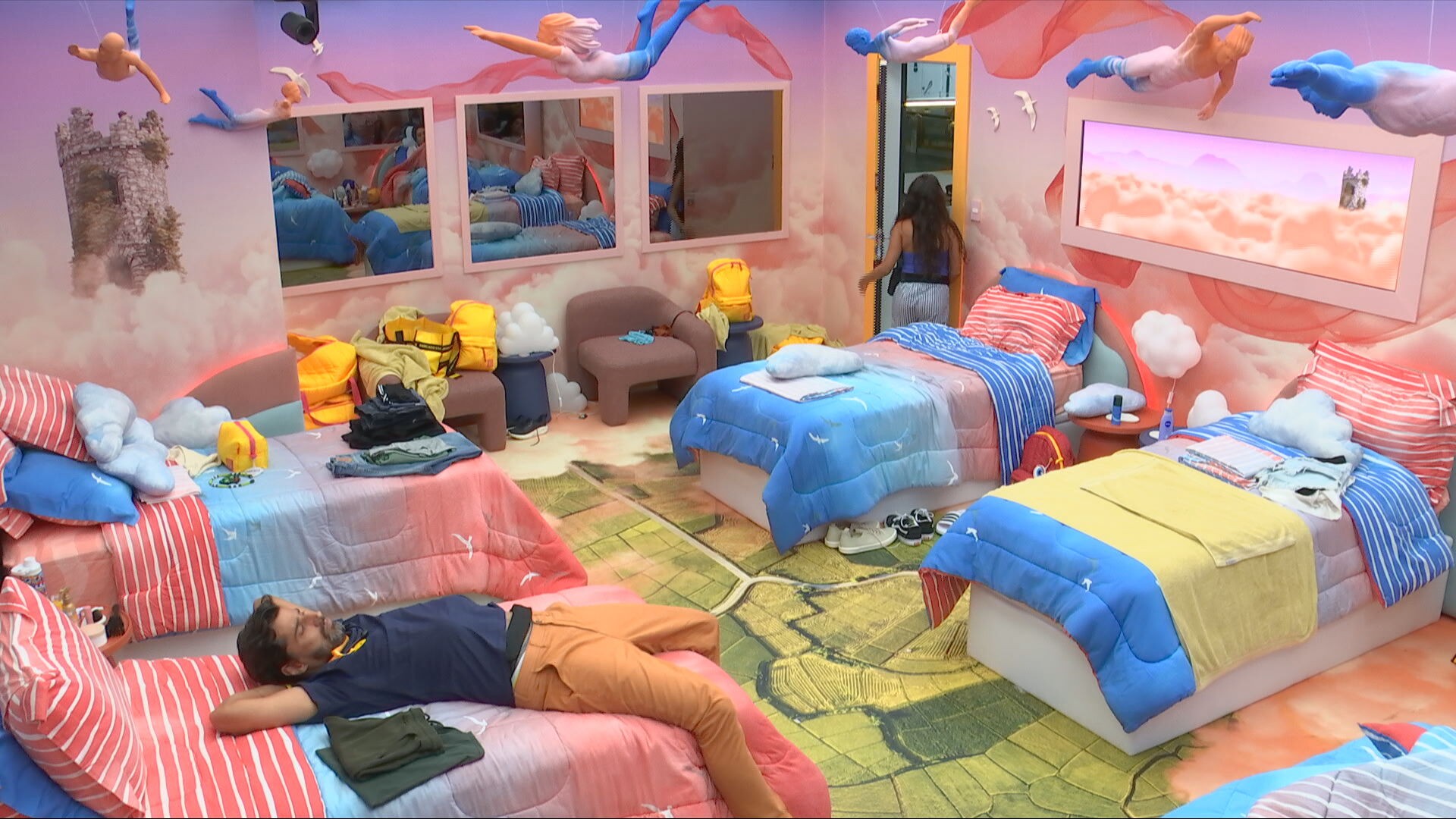 Alberto Cowboy observa sister calada no quarto e Jordana diz: 'Fica assim para escutar'