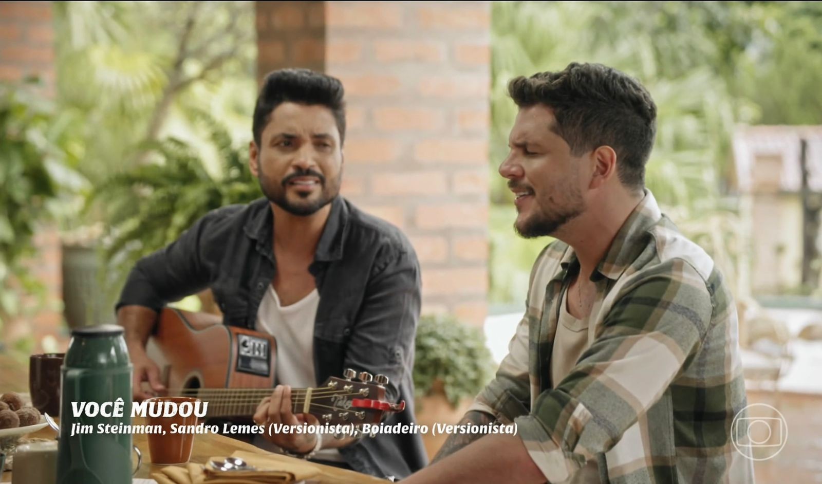 Fred & Fabrício se surpreendem com elogios de Chitãozinho & Xororó no Viver Sertanejo; veja