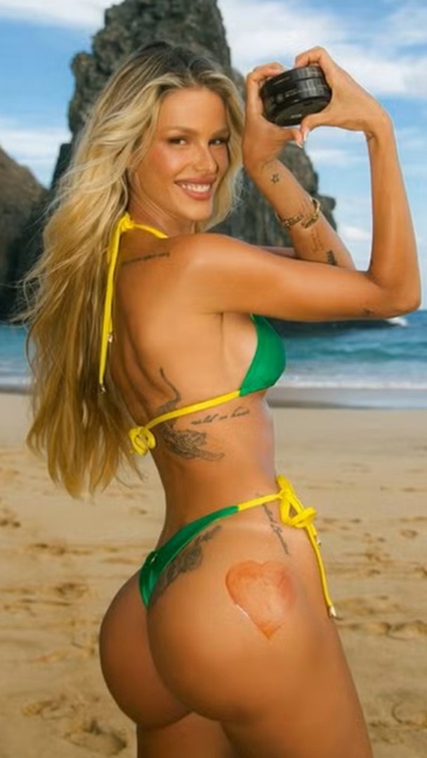 ex-bbbs-apostam-no-mesmo-modelo-de-biquini-verde-e-amarelo-para-torcer-pelo-brasil-na-copa.jpg