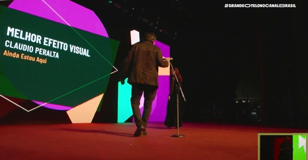 Ainda Estou Aqui vence na categoria 'melhor efeito visual' no Prêmio Grande Otelo 2025 — Foto: Youtube
