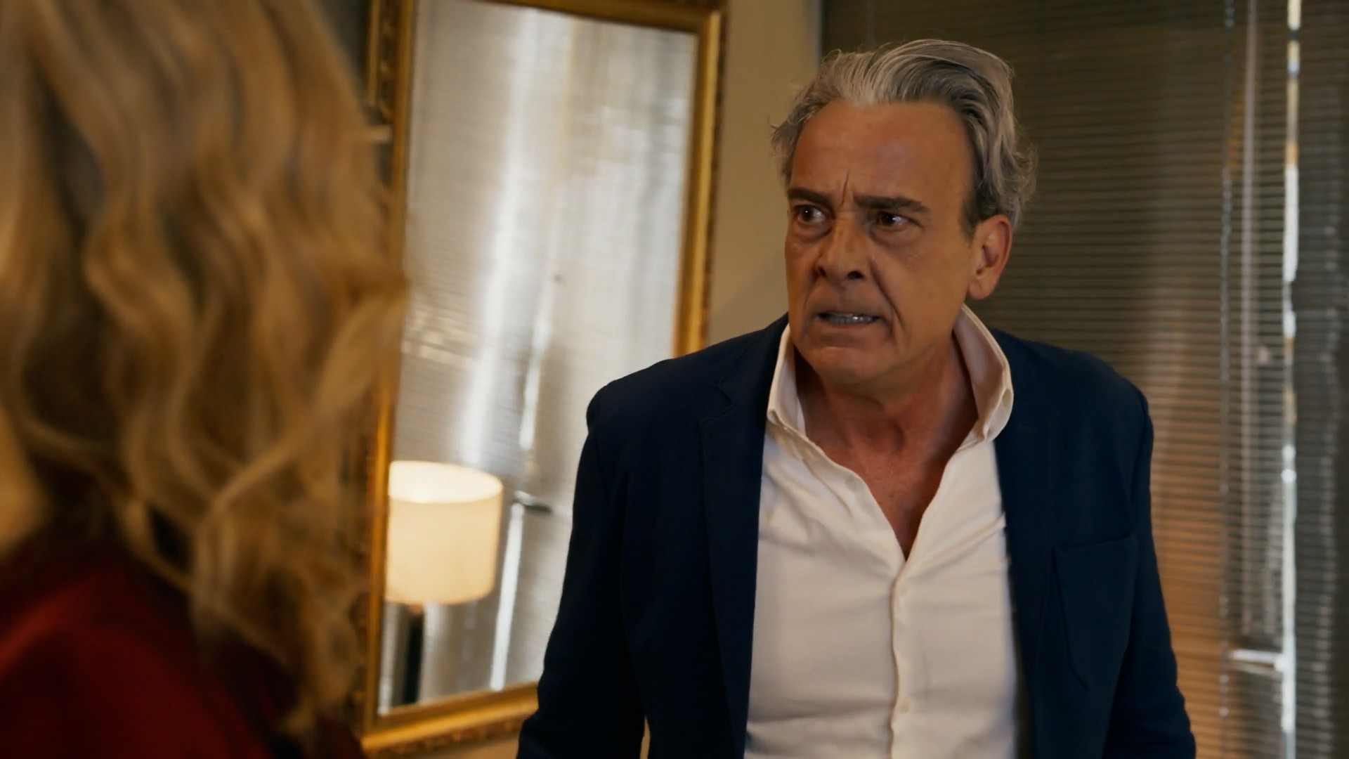 Cena de Quem Ama Cuida mostra personagens da família Brandão durante uma reunião.