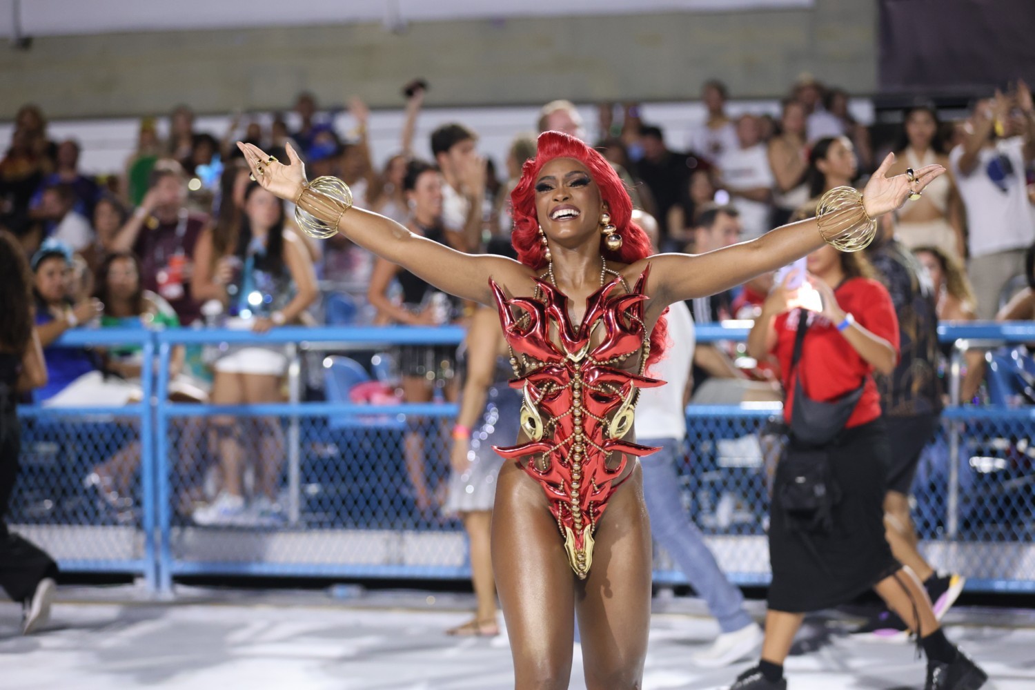 Emocionada, Erika Januza fala sobre despedida do posto de rainha
