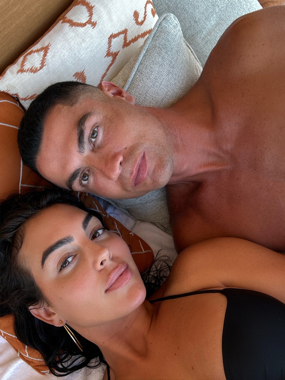 Cristiano Ronaldo e Georgina Rodríguez na cama — Foto: Reprodução/Instagram