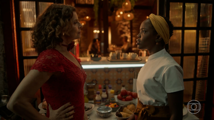 Deodora fala para Caridade que comprou o prédio onde fica o restaurante