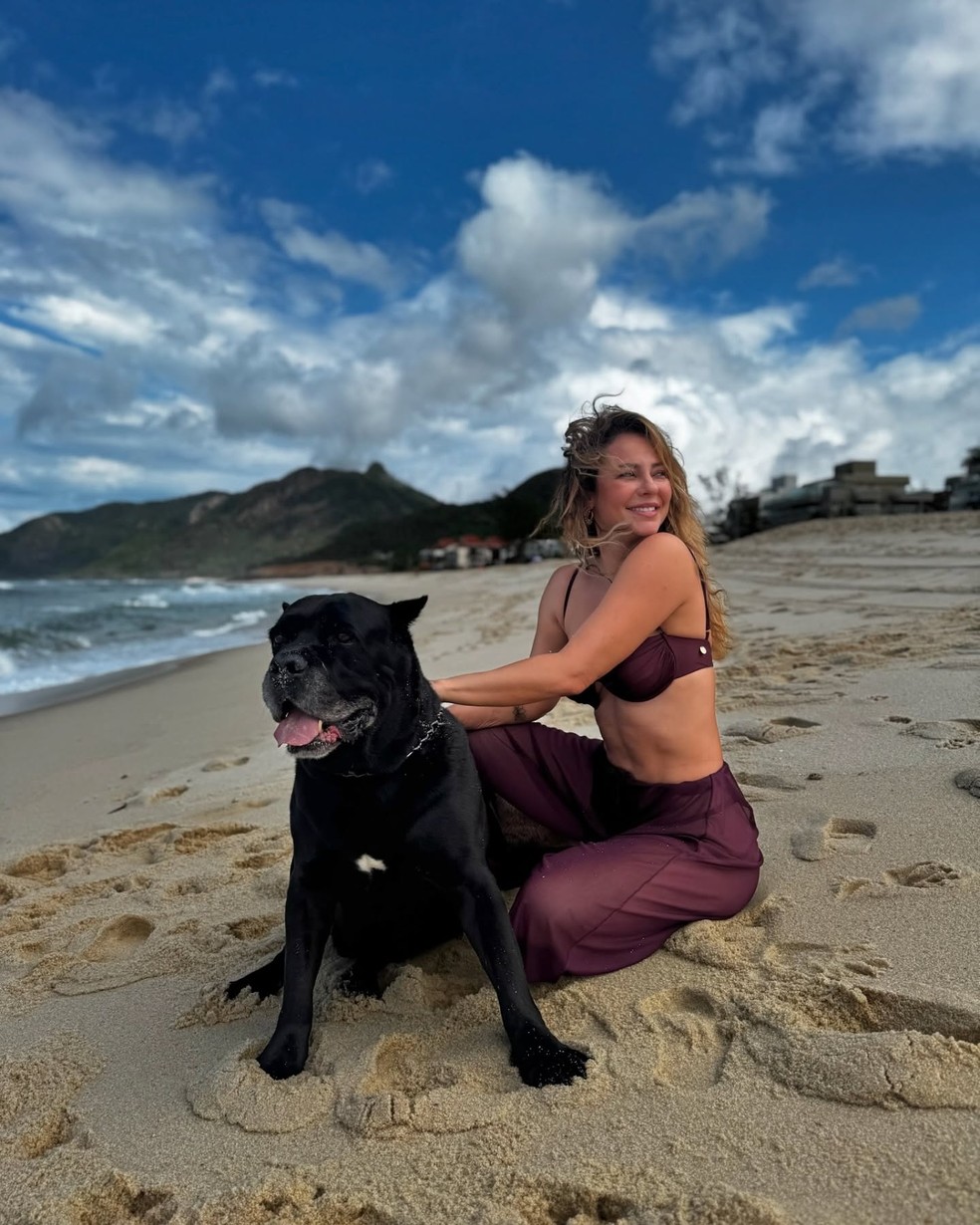 Paolla Oliveira com seu cachorro — Foto: Reprodução/Instagram