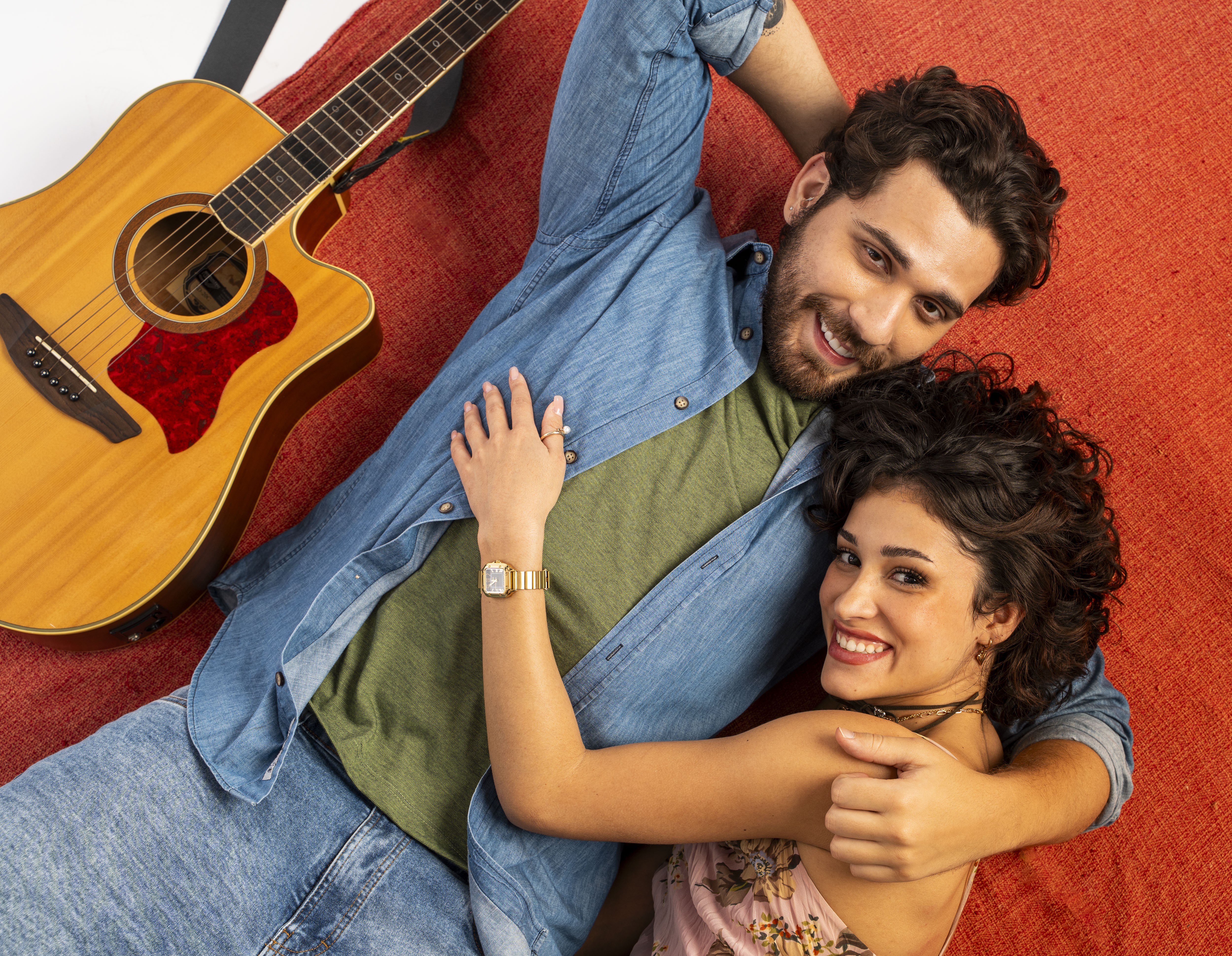 Cinderela e o Segredo do Pobre Milionário: veja primeiras imagens da novelinha com Gustavo Mioto