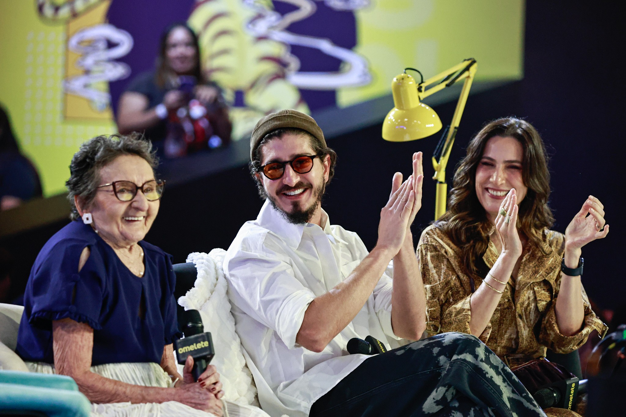 CCXP25: Tânia Maria é ovacionada e diz parecer com Dona Sebastiana, de 'O Agente Secreto'