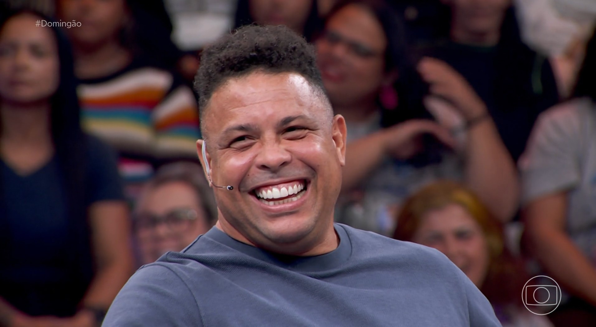 Dona Déa se derrete por Ronaldo no 'Domingão' e elogia ex-jogador: 'Tá inteirão'
