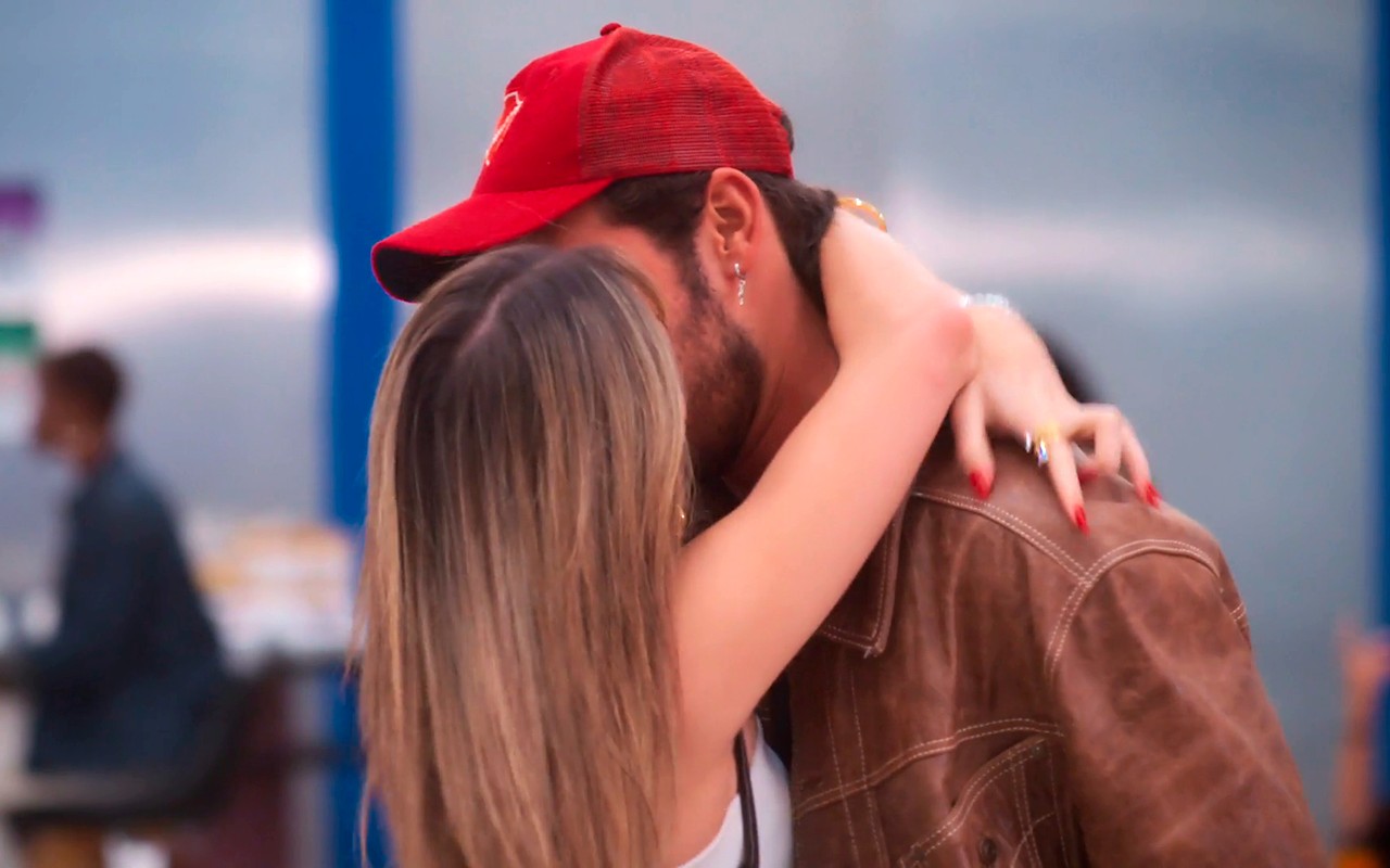 Coração Acelerado: João Raul surpreende Naiane no aeroporto em clima de romance