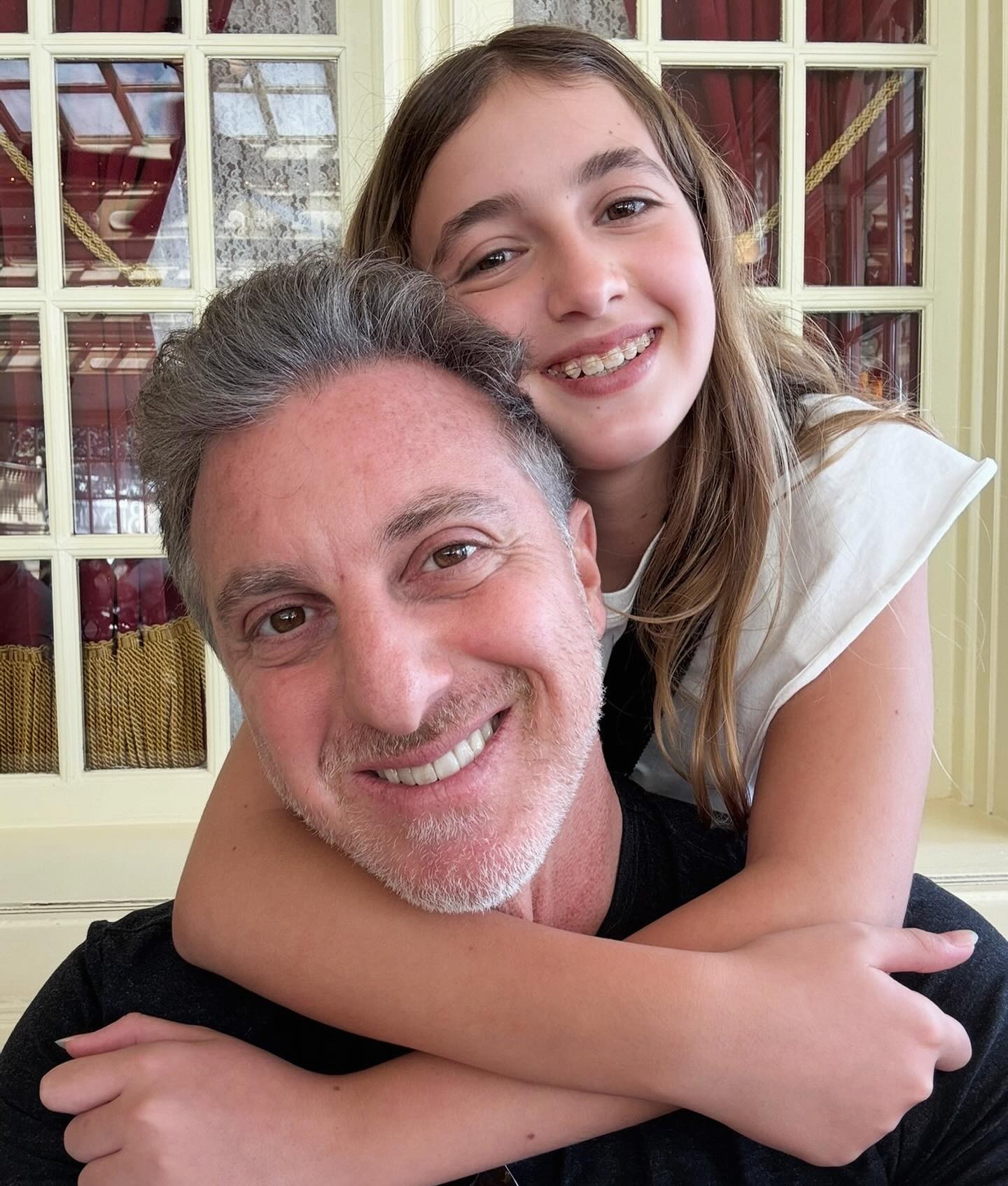 Luciano Huck celebra aniversário da caçula Eva: 'Te amo mais que batata frita'