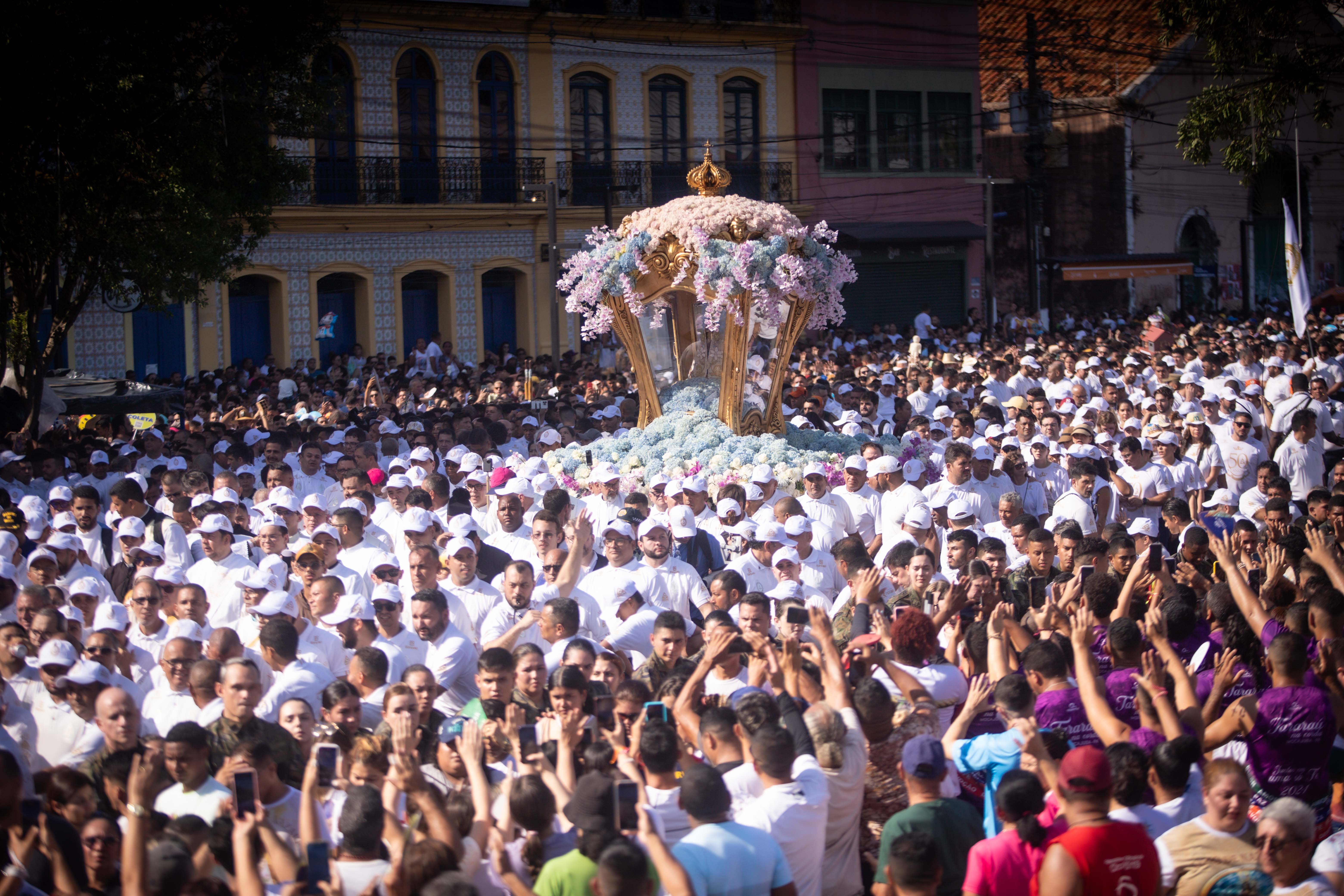 Entenda como funciona o Círio de Nazaré, a festa que une sagrado e profano em Belém do Pará