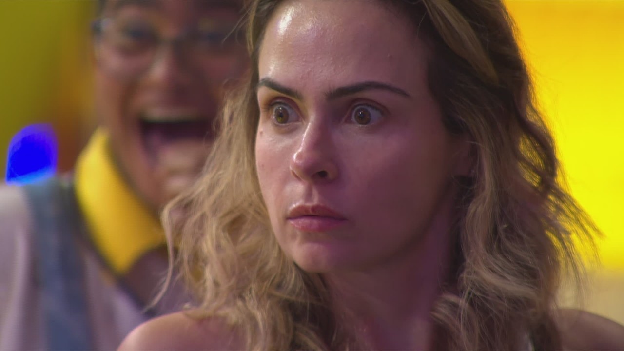 Milena ouve DR de quarteto e comemora: 'Bravo'