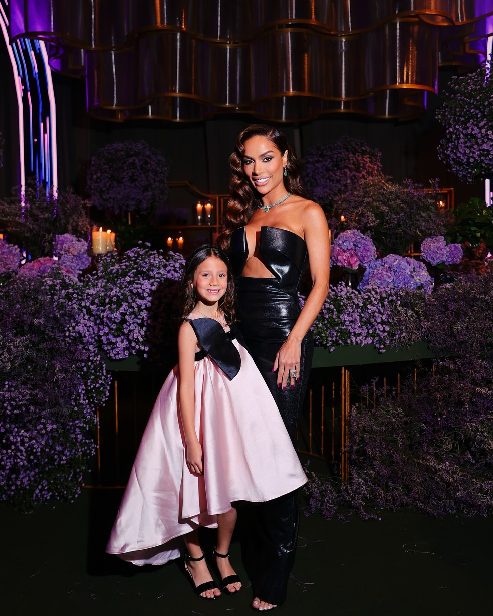 Tati Barbieri e a filha caçula, Vitta — Foto: Reprodução Instagram/Conradis