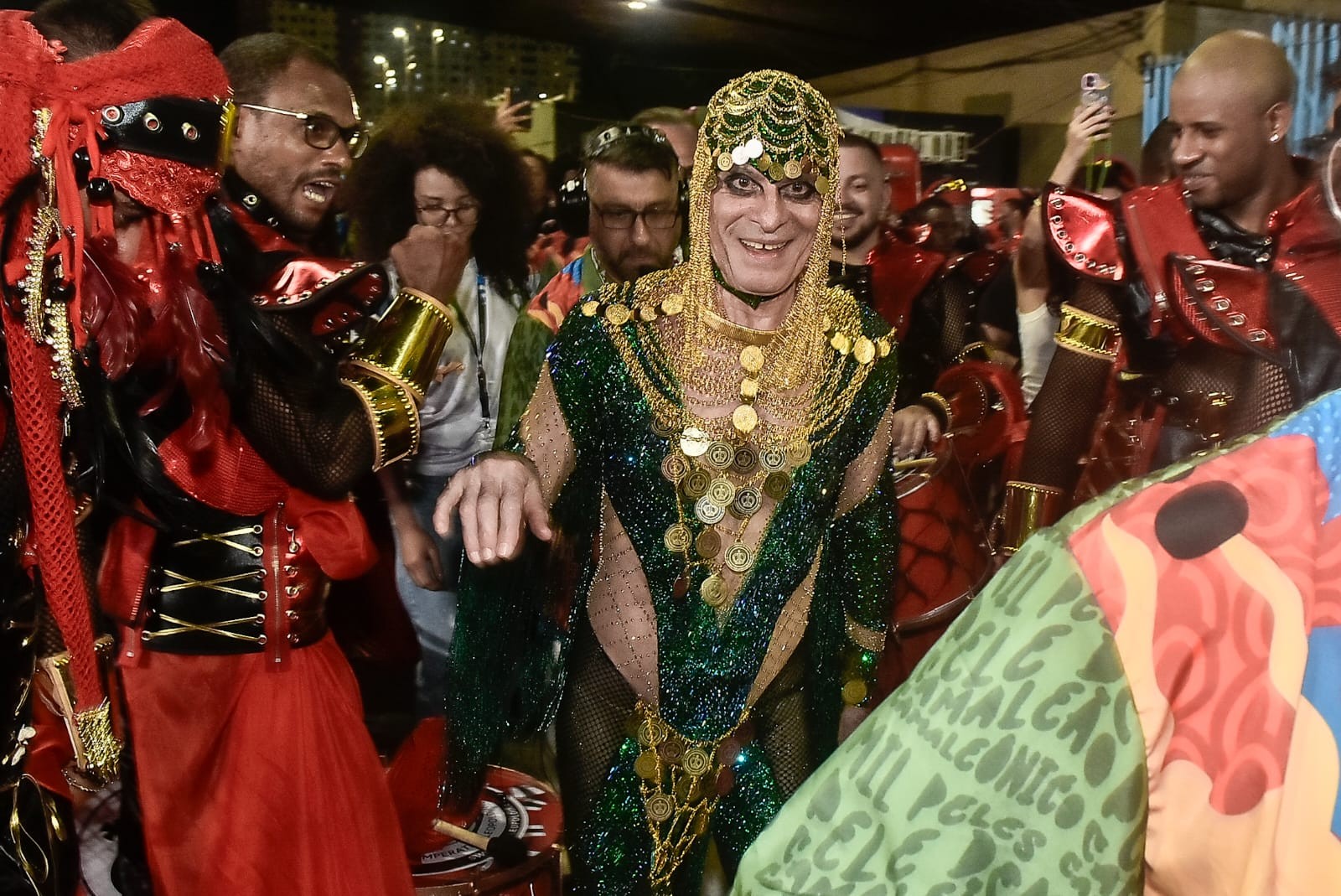 Ney Matogrosso é ovacionado ao chegar para desfilar na Imperatriz: 'Nem sonhava'