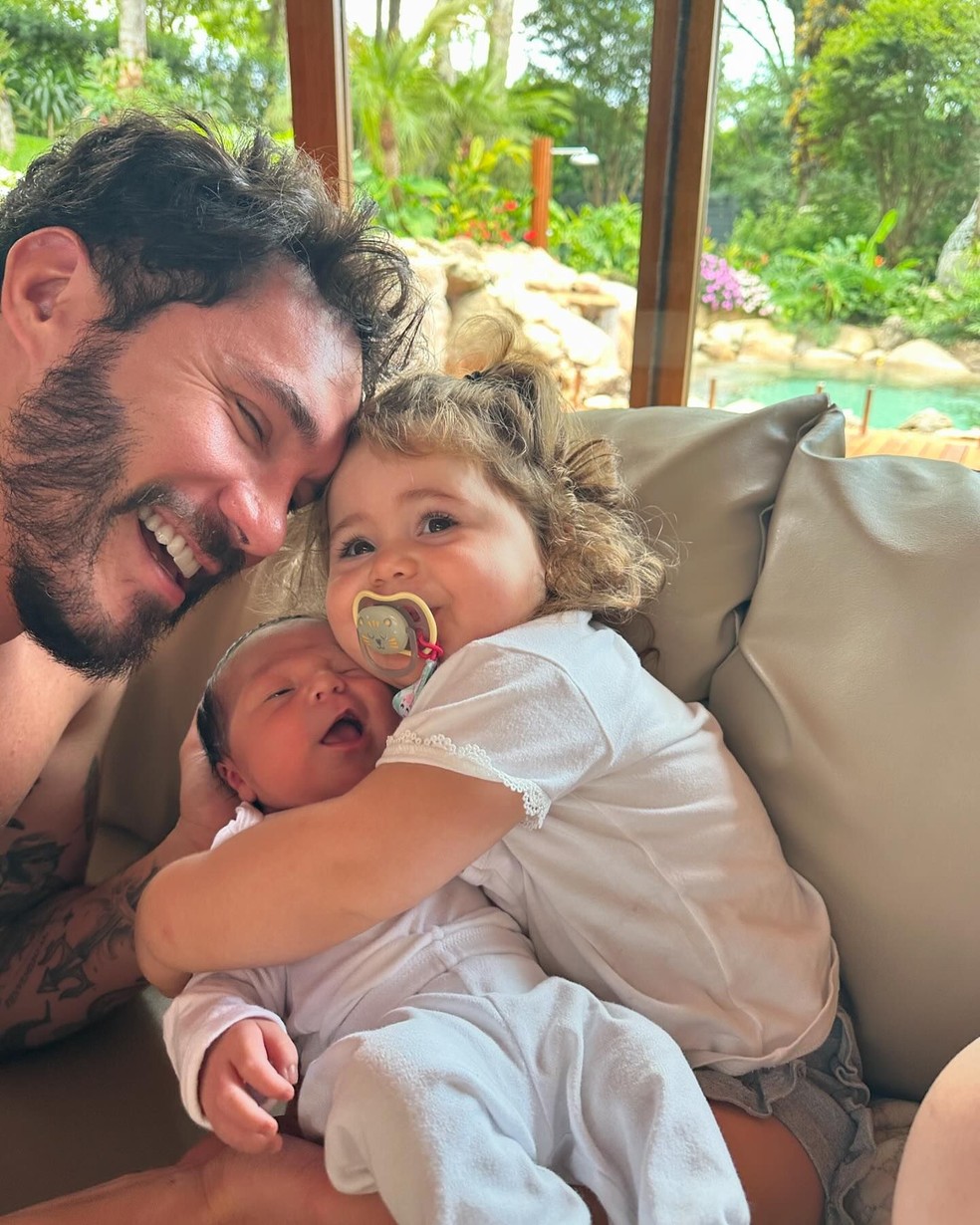 Eliezer e os filhos — Foto: Reprodução/Instagram