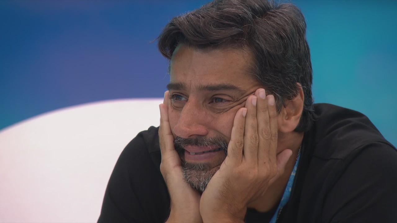 Alberto Cowboy se emociona com recado de familiares no Presente do Anjo: 'Maior riqueza'