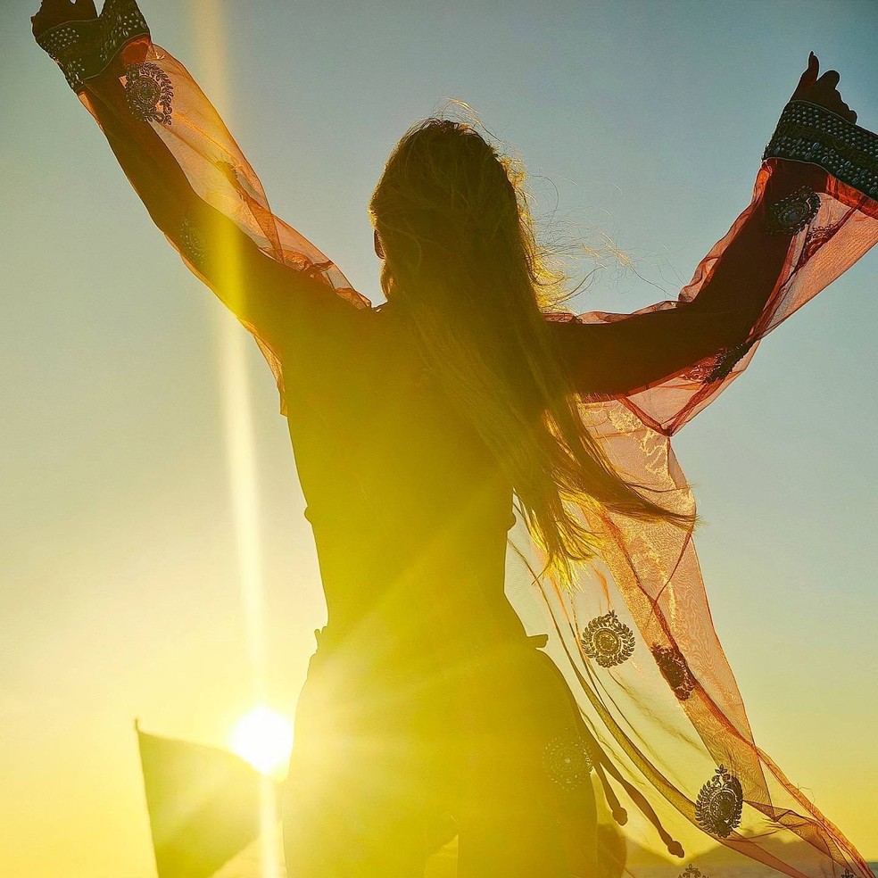Lívia Andrade contempla pôr do sol em Ibiza e deixa fãs de queixo caído — Foto: Reprodução/Instagram