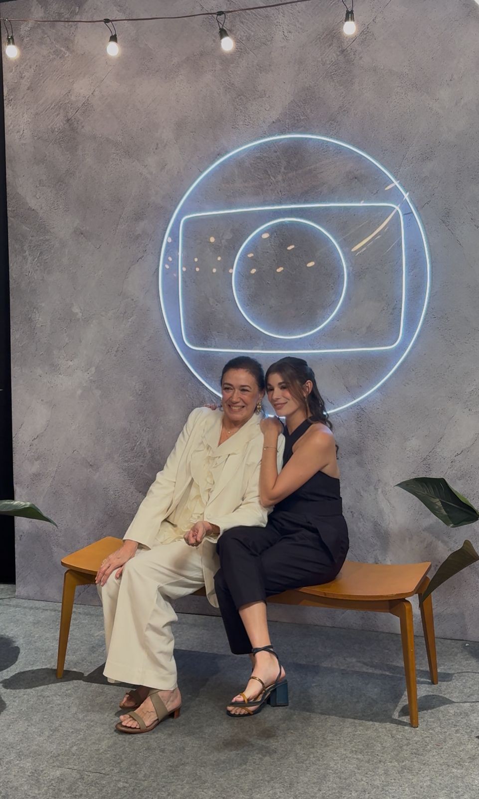 Mensagem de fim de ano da Globo 2025: veja looks dos famosos no 2º dia de gravação