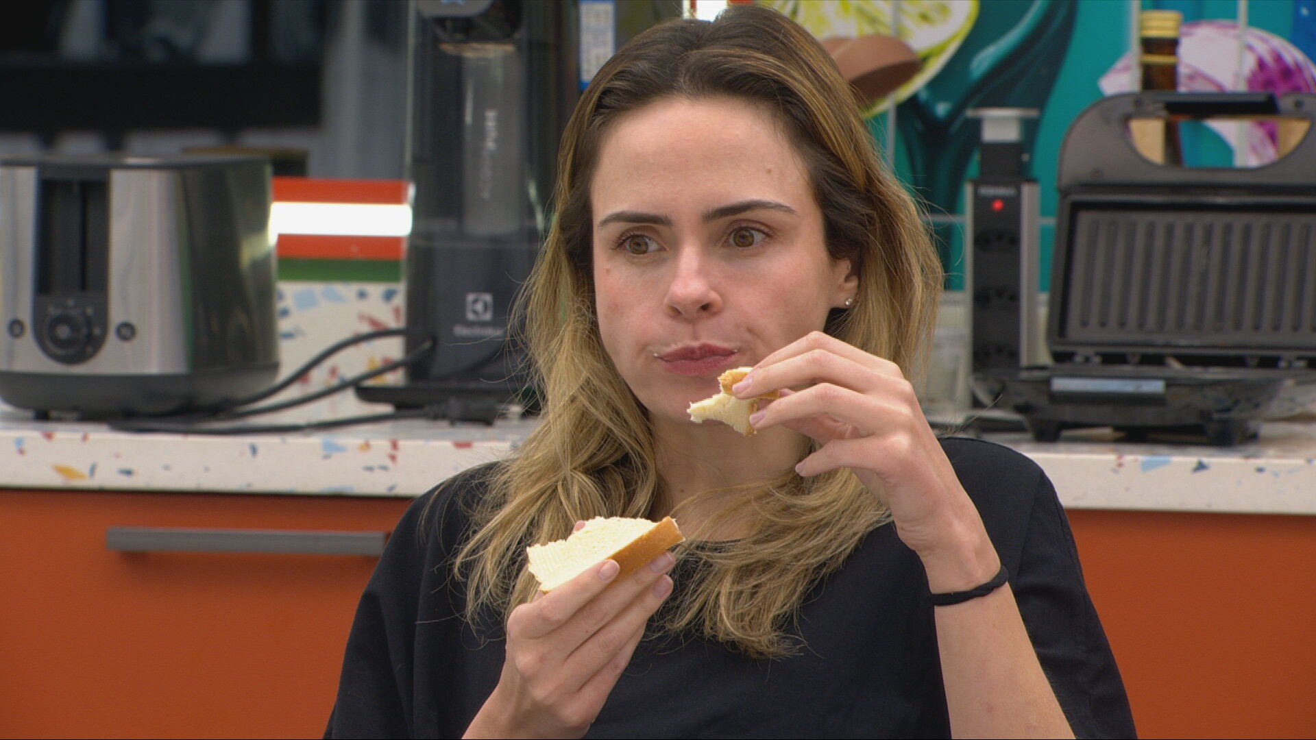 Ana Paula Renault faz desabafo antes de dormir: 'Coração apertado'