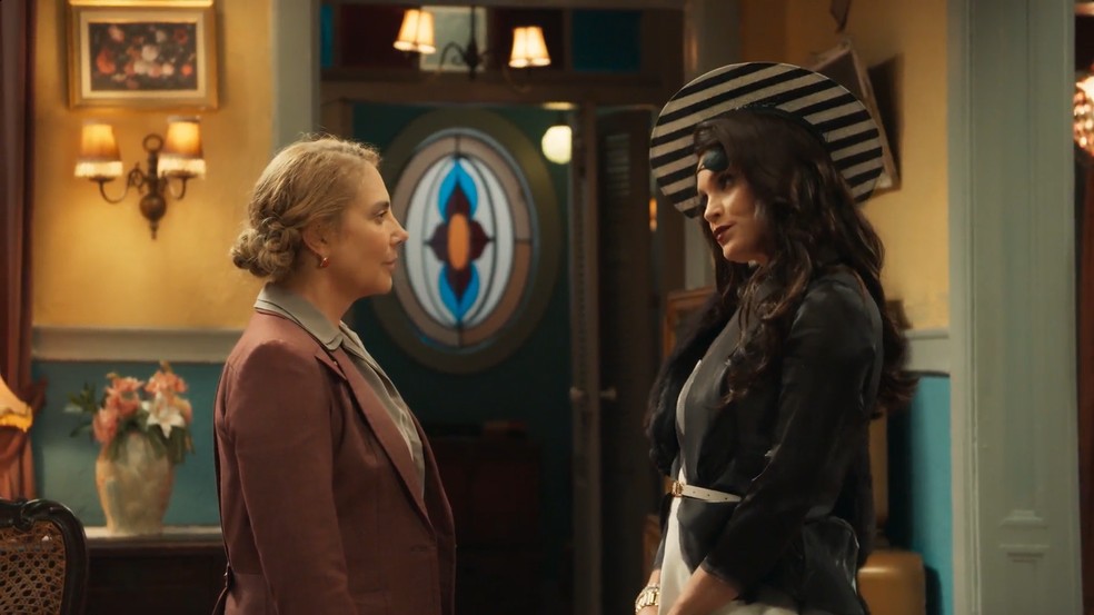 Em Êta Mundo Melhor!, Sandra oferece dinheiro a Zulpa para ‘comprar’ Samir — Foto: Reprodução/TV Globo