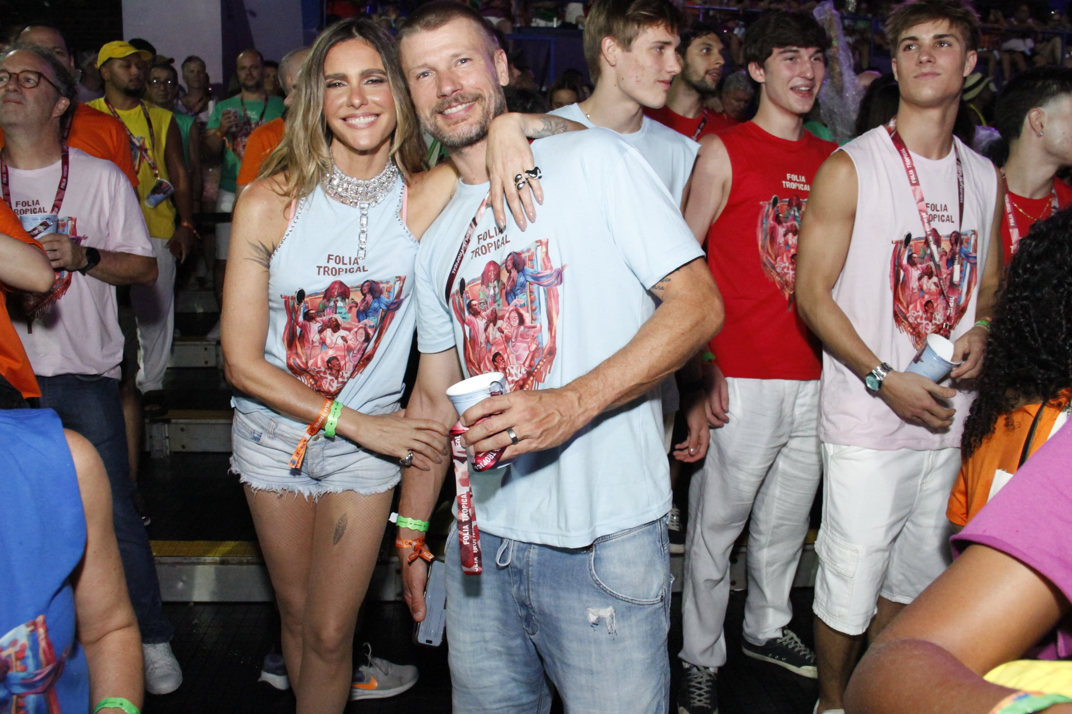 Fernanda Lima brinca com a altura dos gêmeos e diz que puxaram o pai: 'A fruta não cai longe do pé'