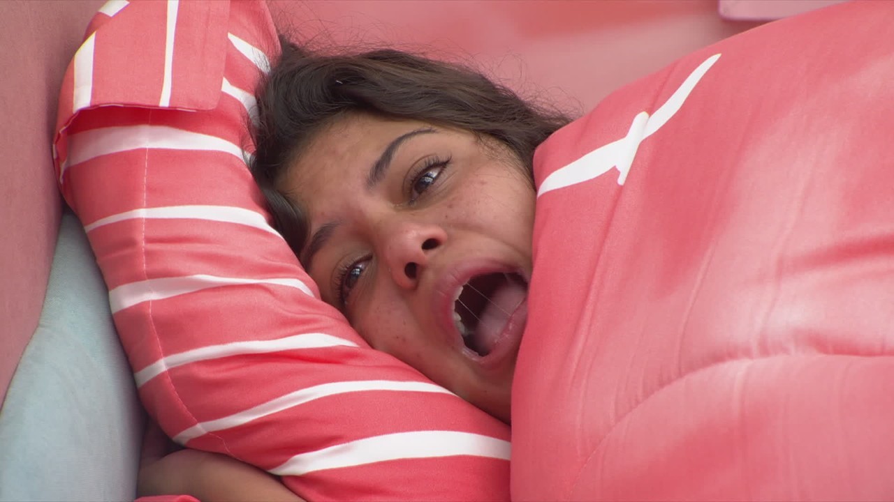 Gabriela discute aos gritos com Marciele, que questiona: 'Você me deu algum apoio?'