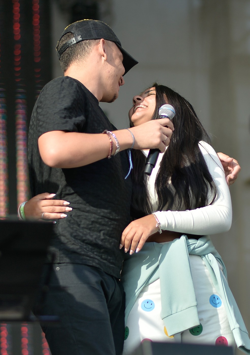 João Gomes e Ary Mirelle durante show em São Paulo — Foto: Eduardo Martins e Leo Franco/AgNews