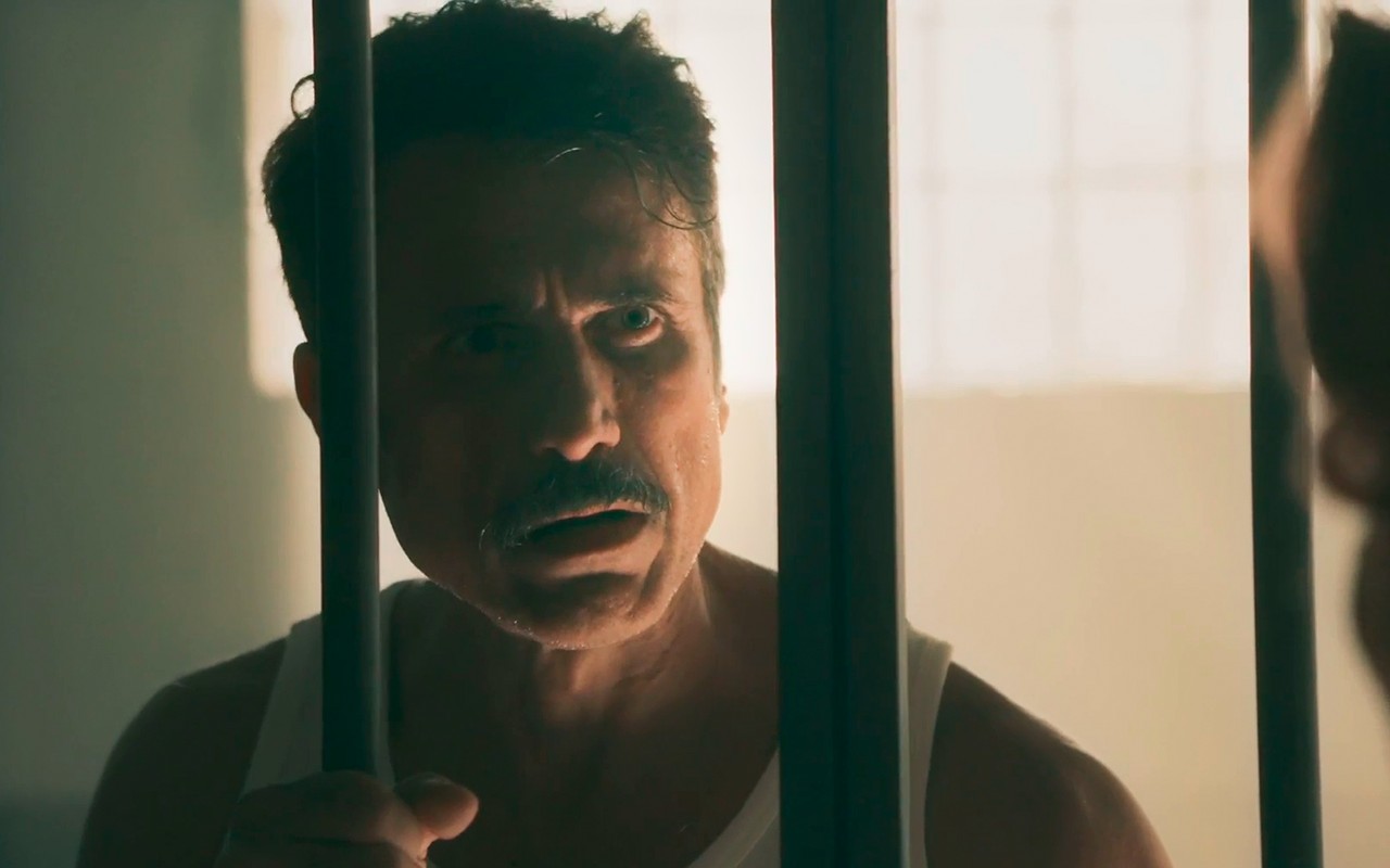 Êta Mundo Melhor!: Ernesto impede crime de Sandra e depois é preso