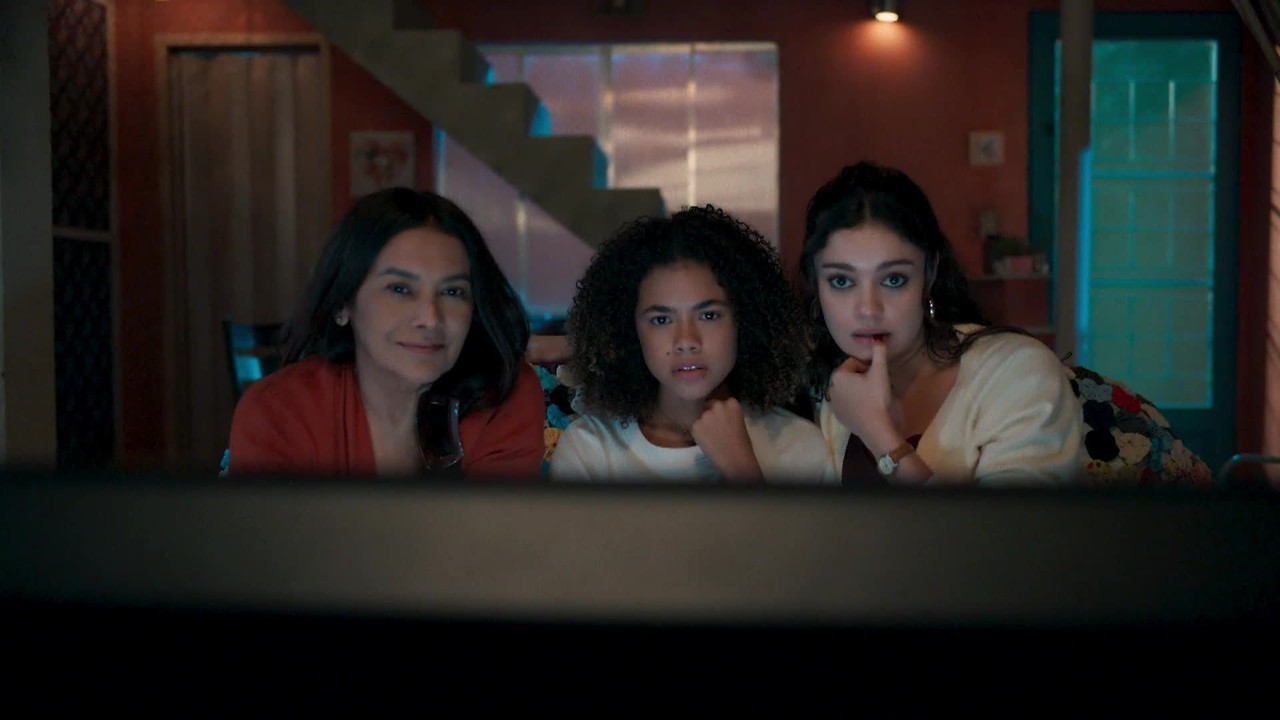 Protagonistas de Três Graças assistem aos final de Vale Tudo; veja vídeo!