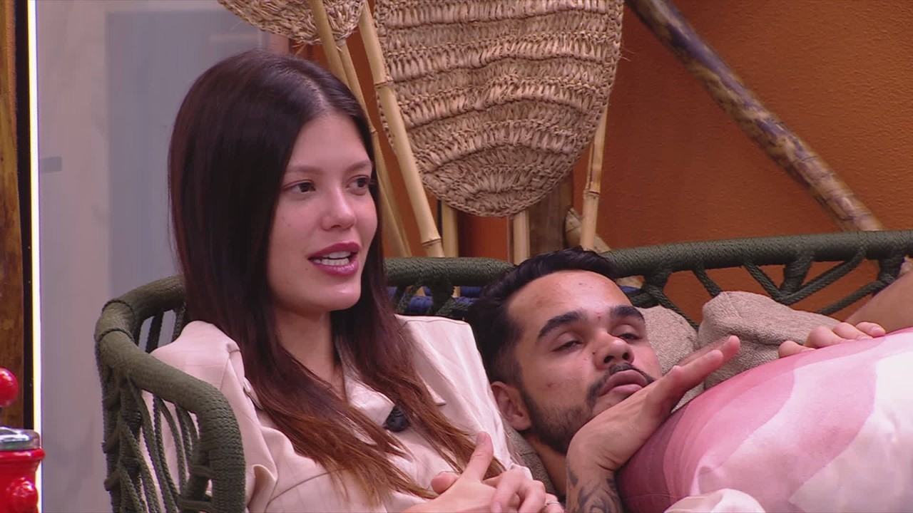 Vitória Strada relembra encontros com Juliette, Mari Gonzalez e Pocah após ser chamada para o BBB 25