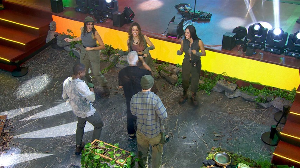 Lulu Santos faz pedido para Beatriz no BBB 24 — Foto: Globo