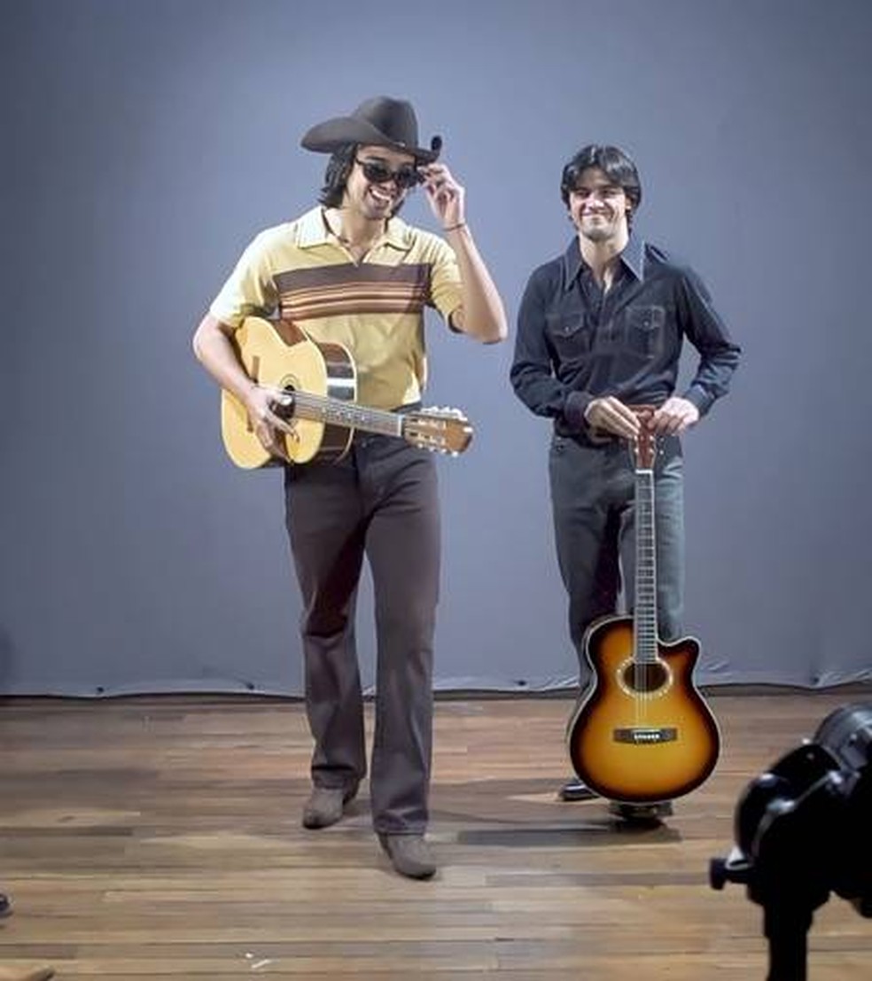Rodrigo e Felipe Simas em cena da série 'As Aventuras de José e Durval' — Foto: Globoplay