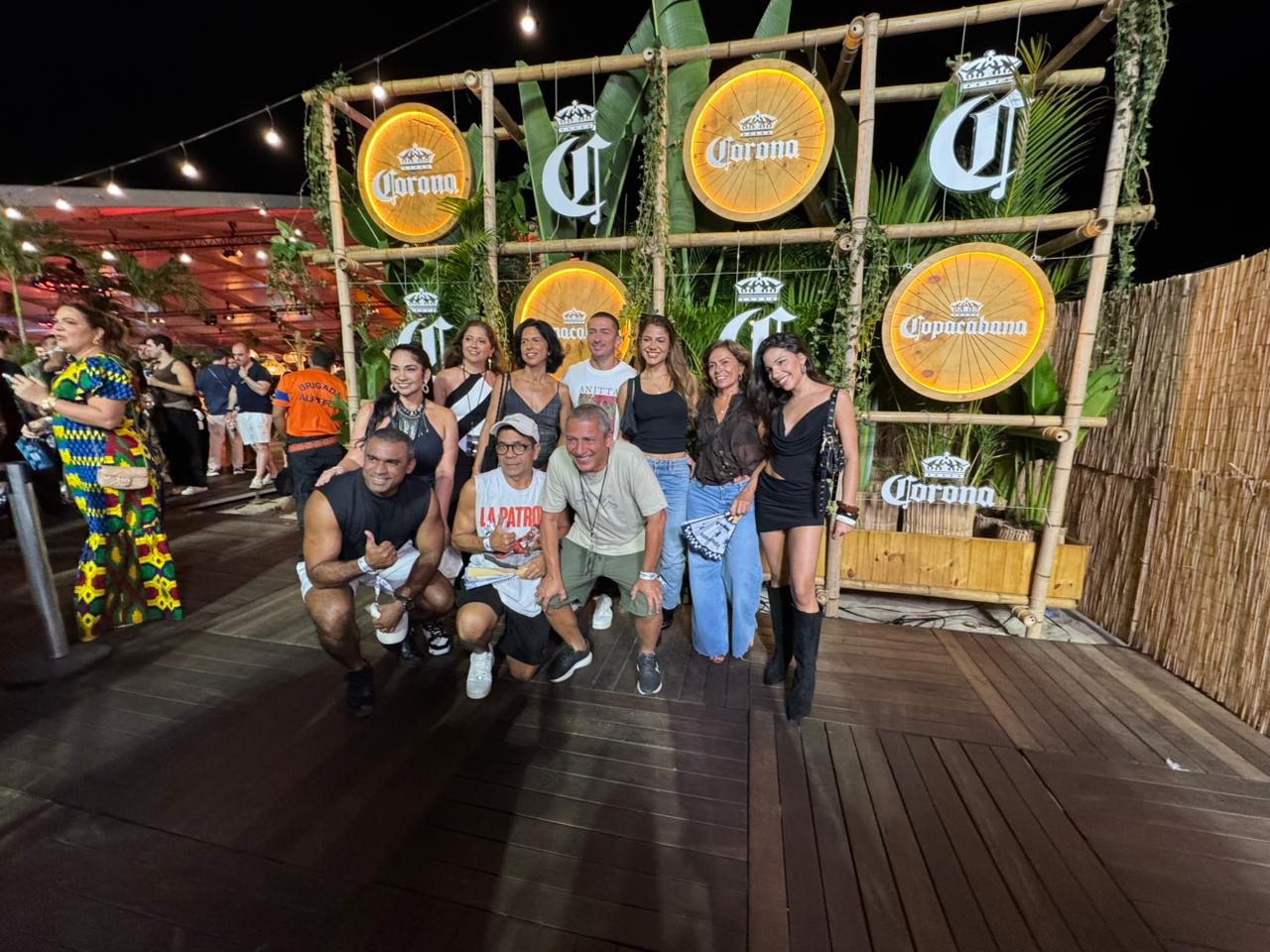 Família de Anitta chega em peso para apresentação da cantora com Shakira no Rio