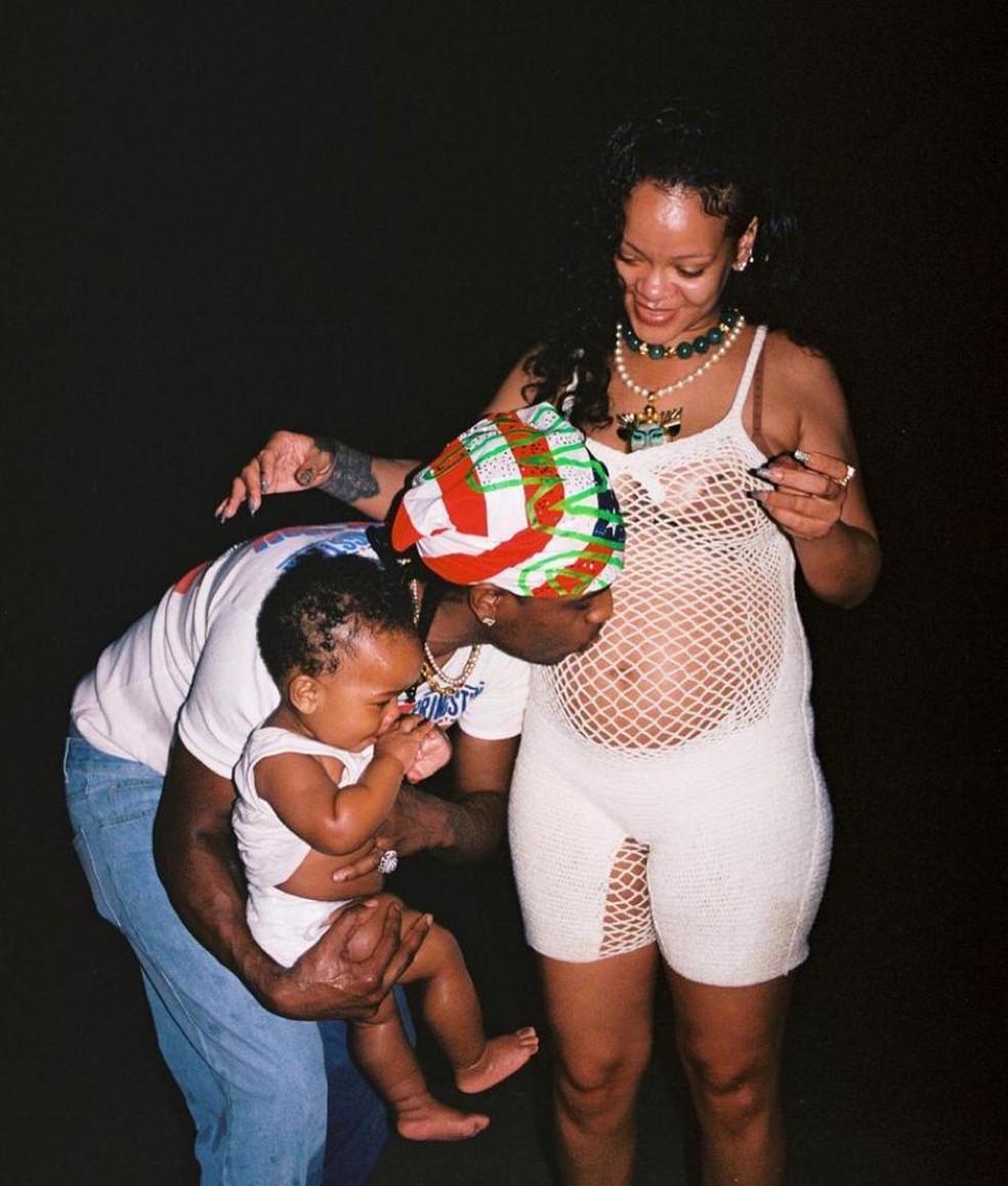 Rihanna, ASAP Rocky e o filho do casal, RZA — Foto: Reprodução/Instagram