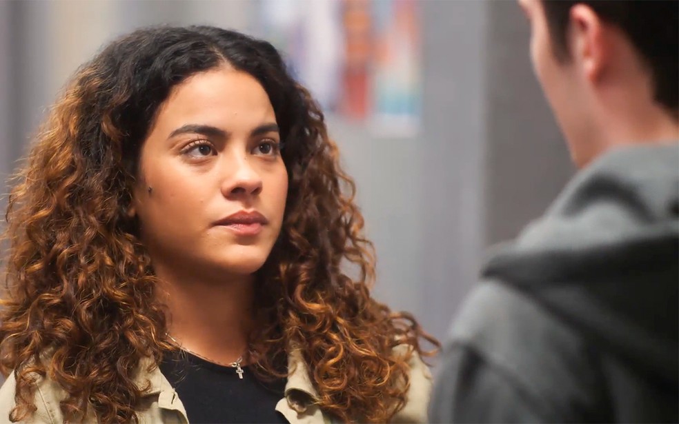 Rafa tem conversa série com Jenifer e fica mal em Vai na Fé — Foto: Globo