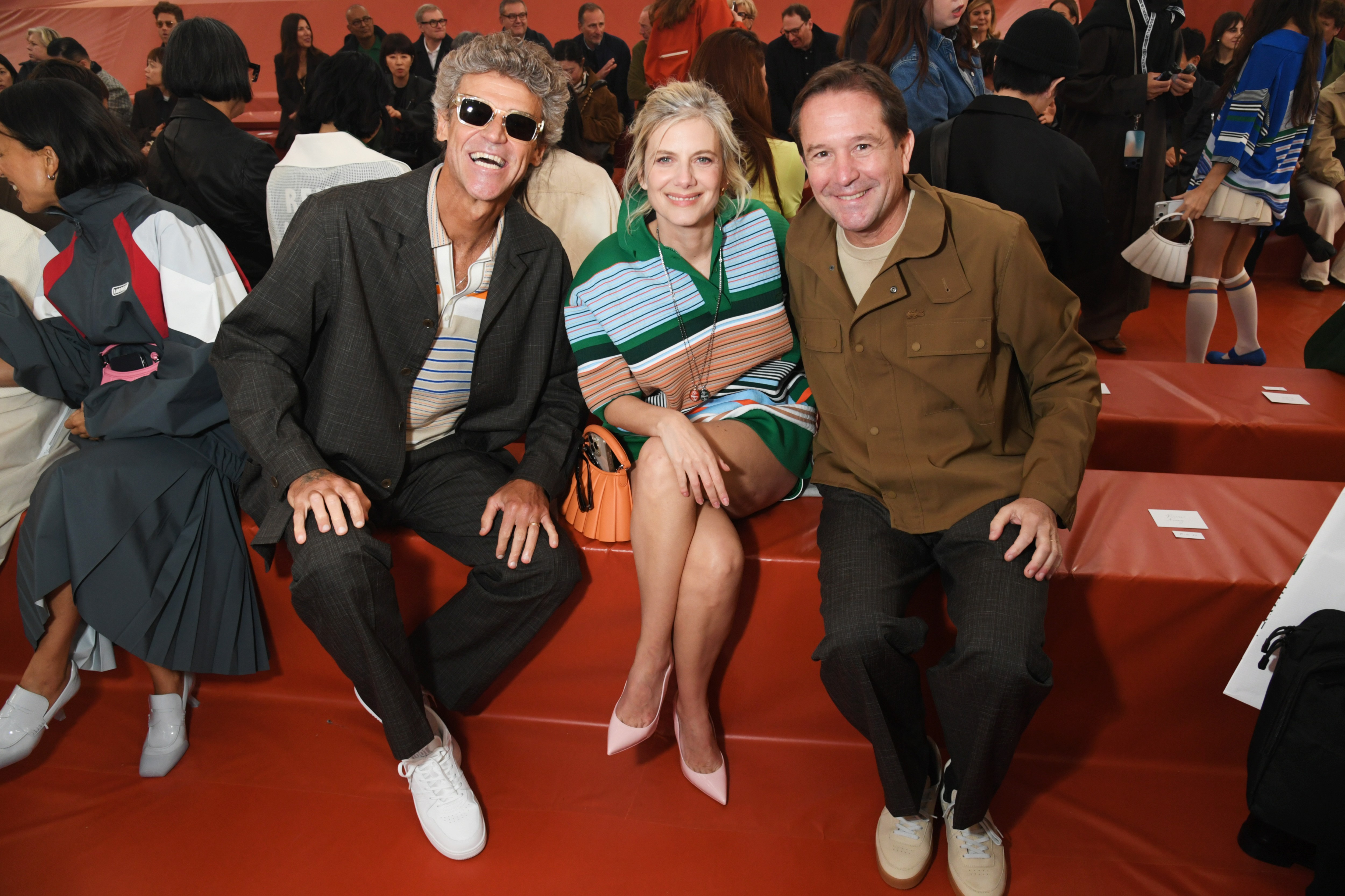 Gustavo Kuerten esbanja simpatia no desfile da Lacoste na Semana de Moda de Paris